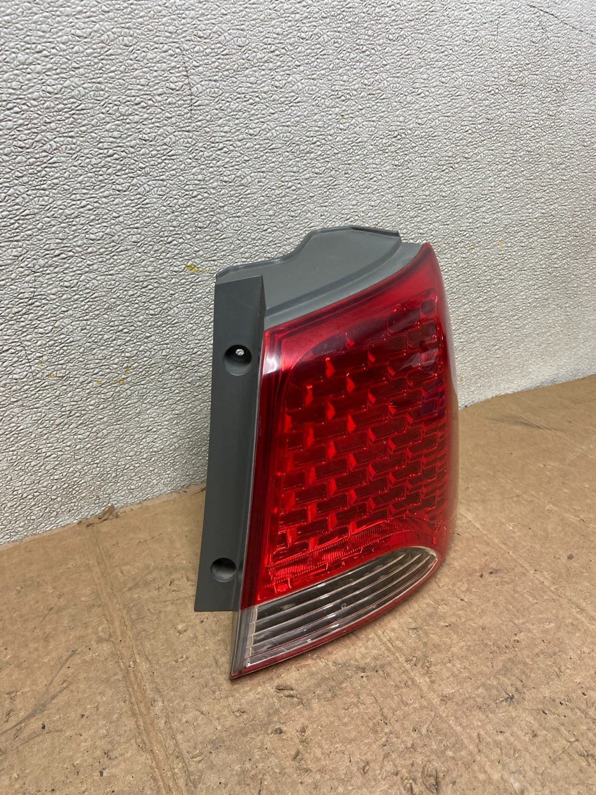 2010 2011 2012 Kia Sorento Right Passenger RH Side Tail Light Oem AA4193 DW2