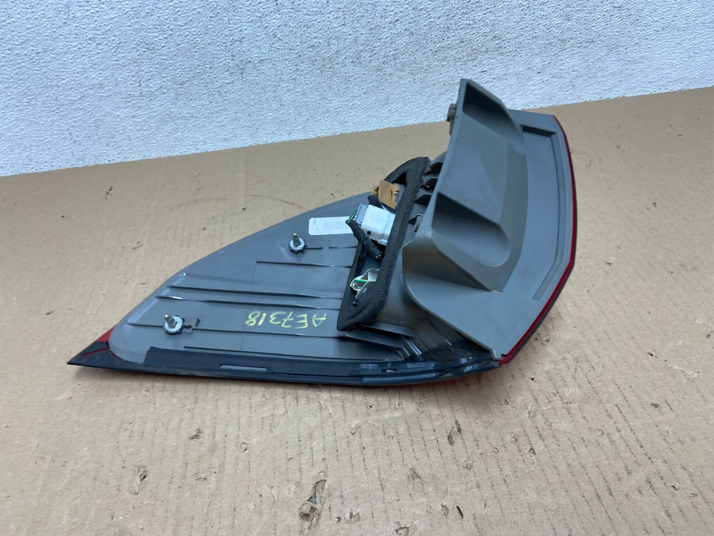 2006 to 2010 Toyota Sienna Left Driver LH Side Tail Light AE7318 LK3