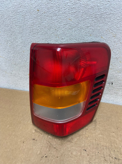 1999-2004 Jeep Grand Cherokee WJ Right Passenger Rh Tail Light AI3617 LK0