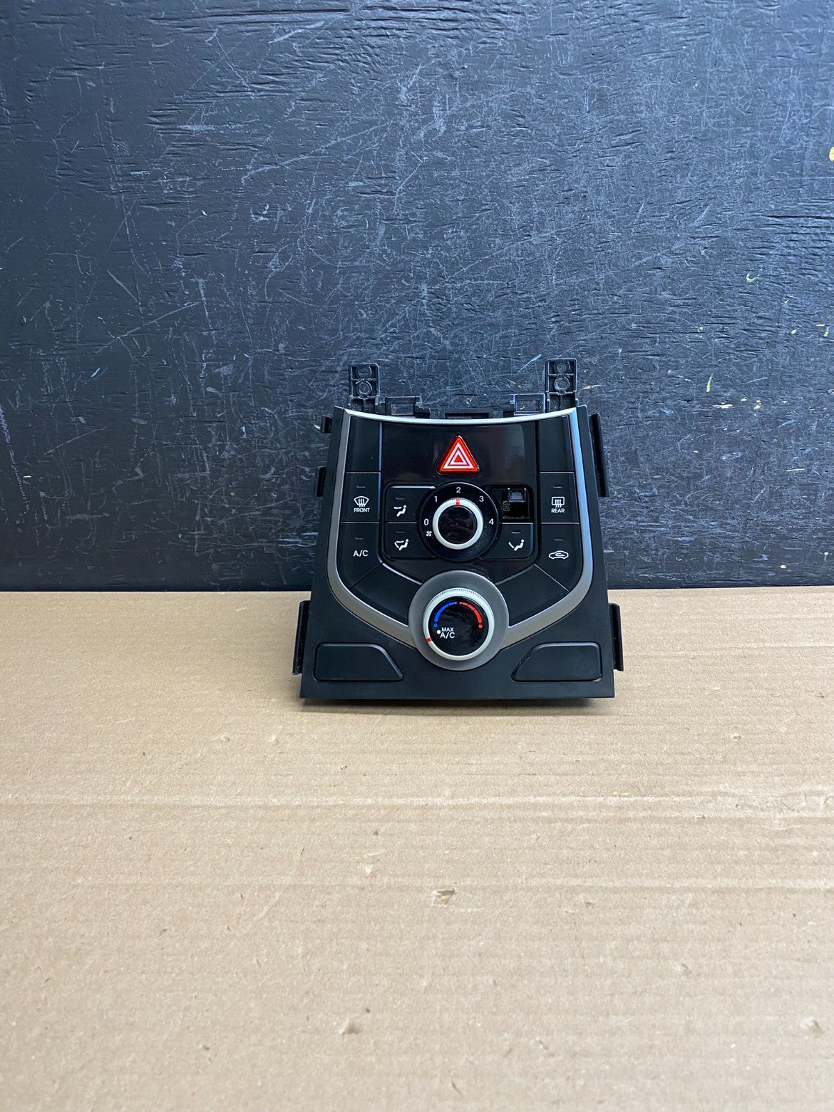 2011 - 2013 Hyundai Elantra Center Heater A/C AC Climate Control Panel AG0043 DG0