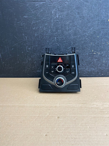 2011 - 2013 Hyundai Elantra Center Heater A/C AC Climate Control Panel AG0043 DG0