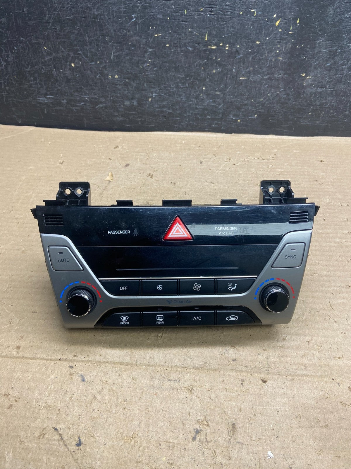 2017 to 2018 Hyundai Elantra Center Heater A/C Climate Control Panel AH5351 DG0