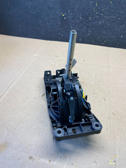 2013 to 2019 Lincoln MKT Automatic Transmission Gear Shifter Selector r8752 DG2