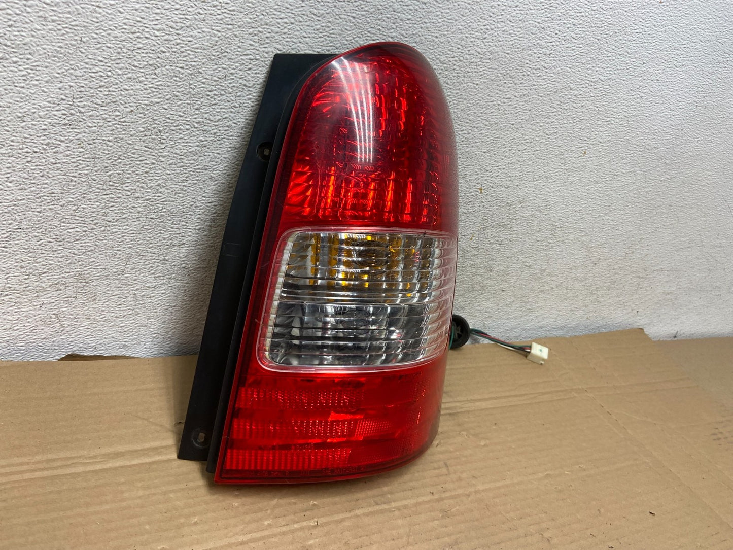2000 2001 Mazda Mpv Right Passenger RH Side Tail Light AG8910 DW1