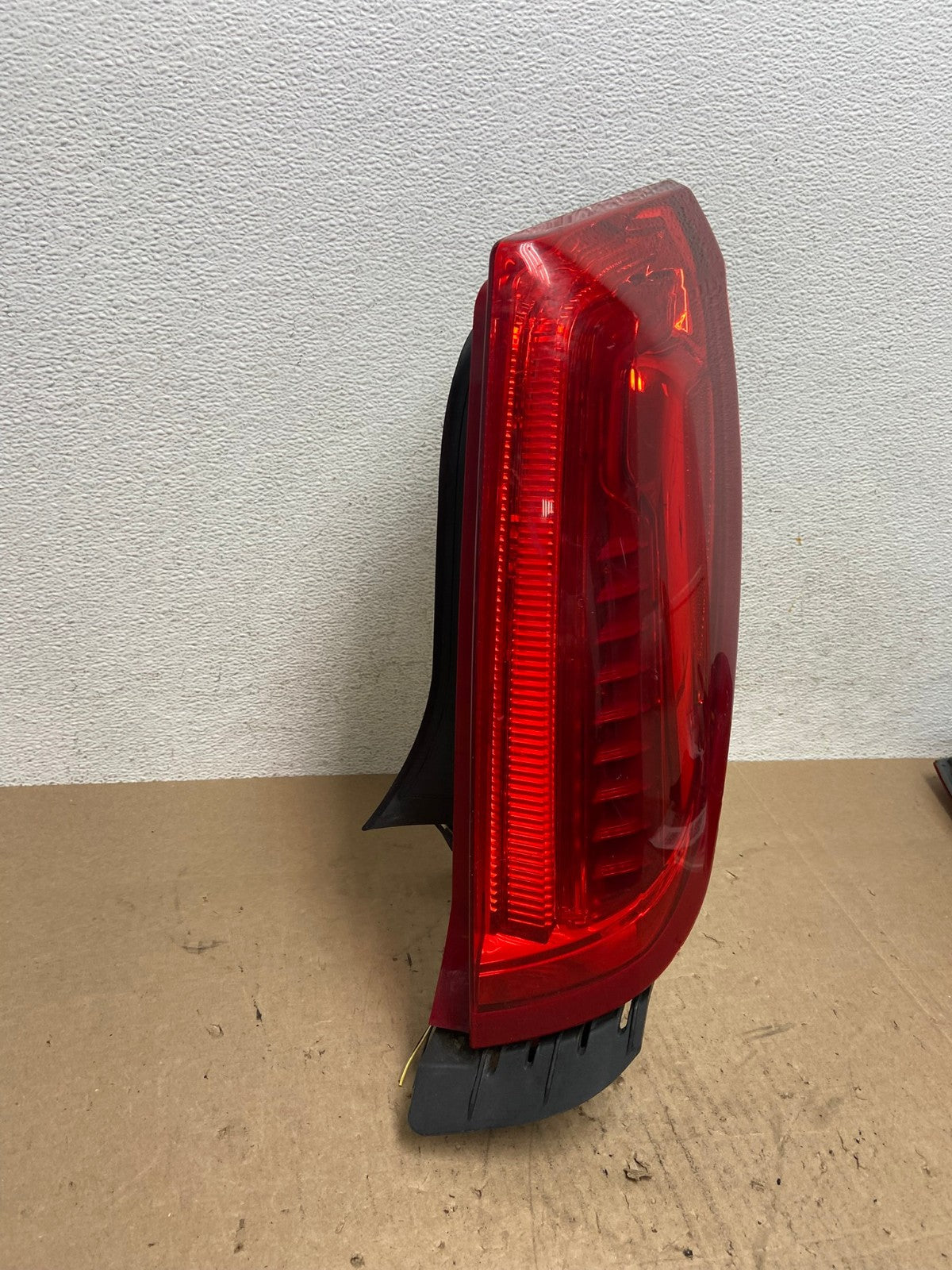 2013 to 2017 Cadillac XTS Right Passenger RH Tail Light AE6435 LK2
