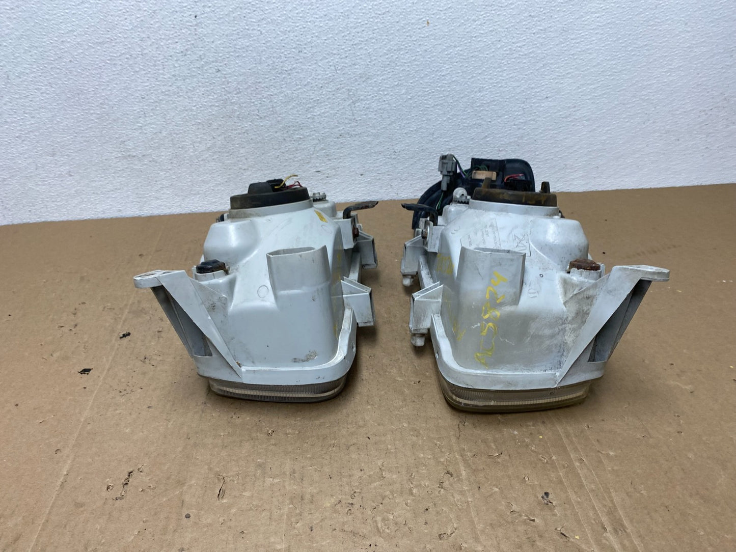1999-2004 Nissan Pathfinder Left+Right Side Set Halogen Headlights AC5824 DW12