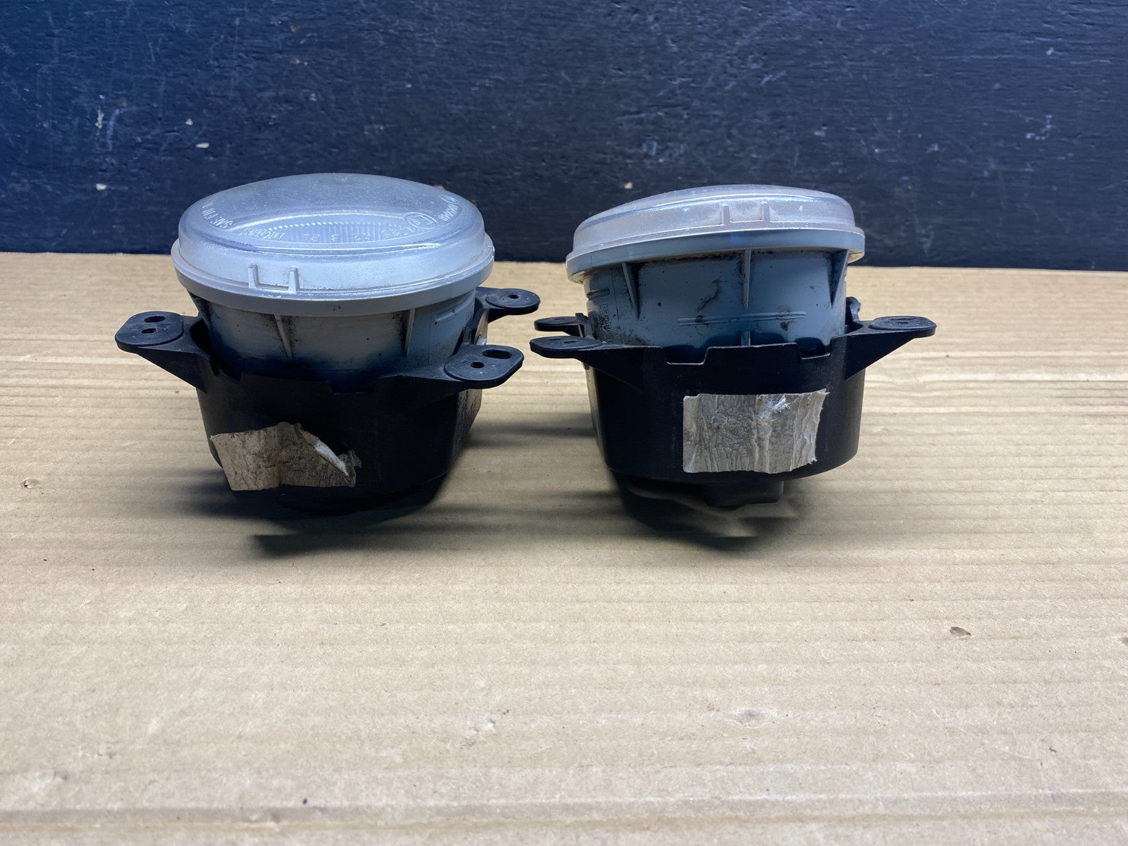 2011 to 2016 Chrysler 300 Front Left Right Set Fog Lights AE6197 DG1