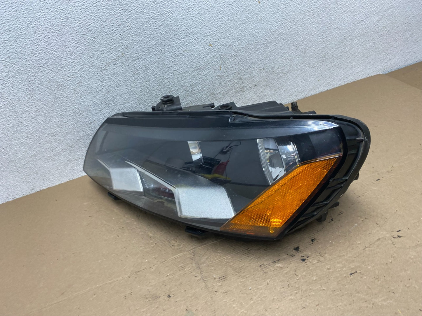 2012-2015 Volkswagen Passat Left Driver LH Side Halogen Headlight AF4746 DW1