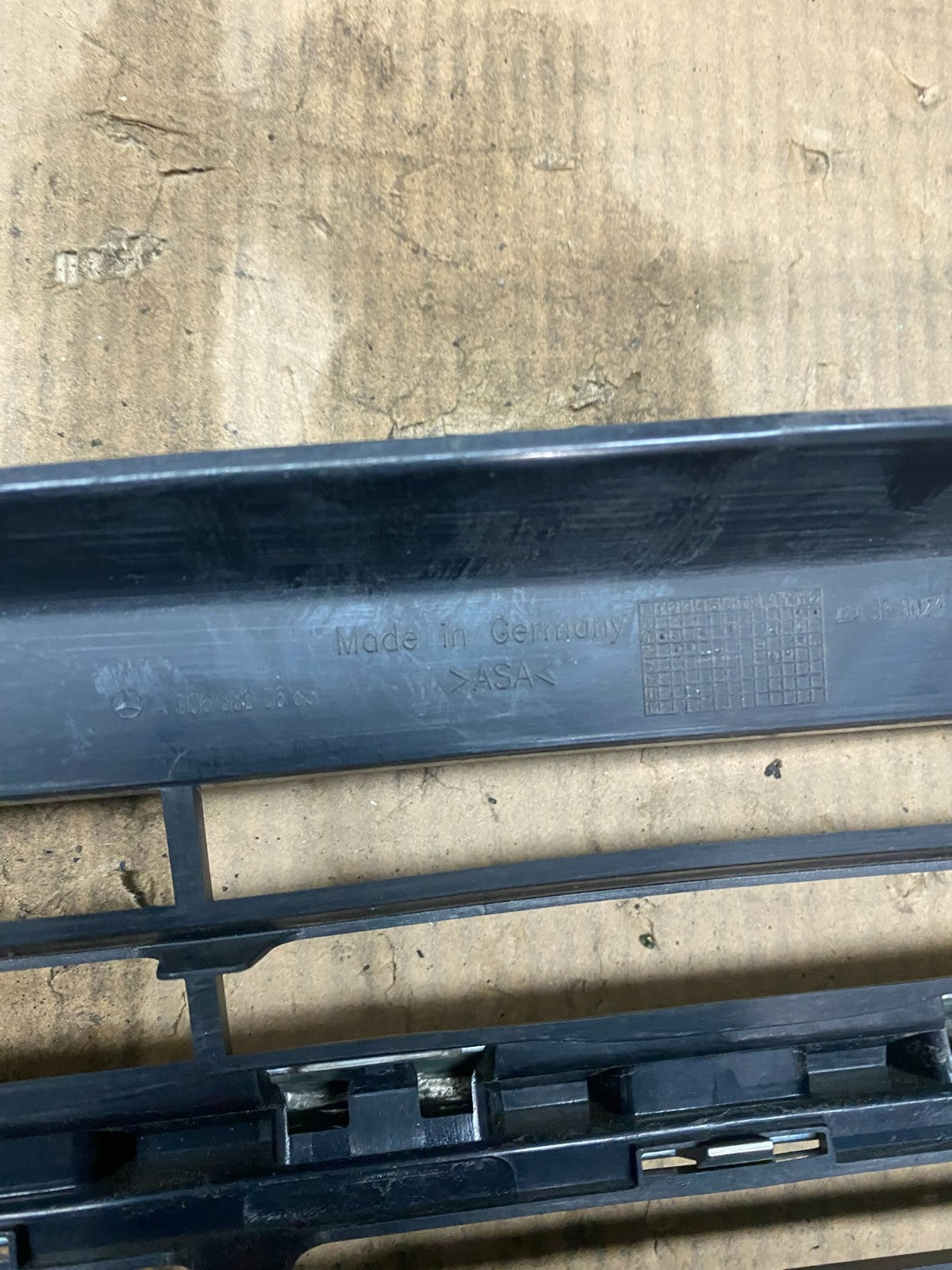 2009 to 2011 Freightliner Sprinter Front Upper Chrome Grill Grille X3431 DG7