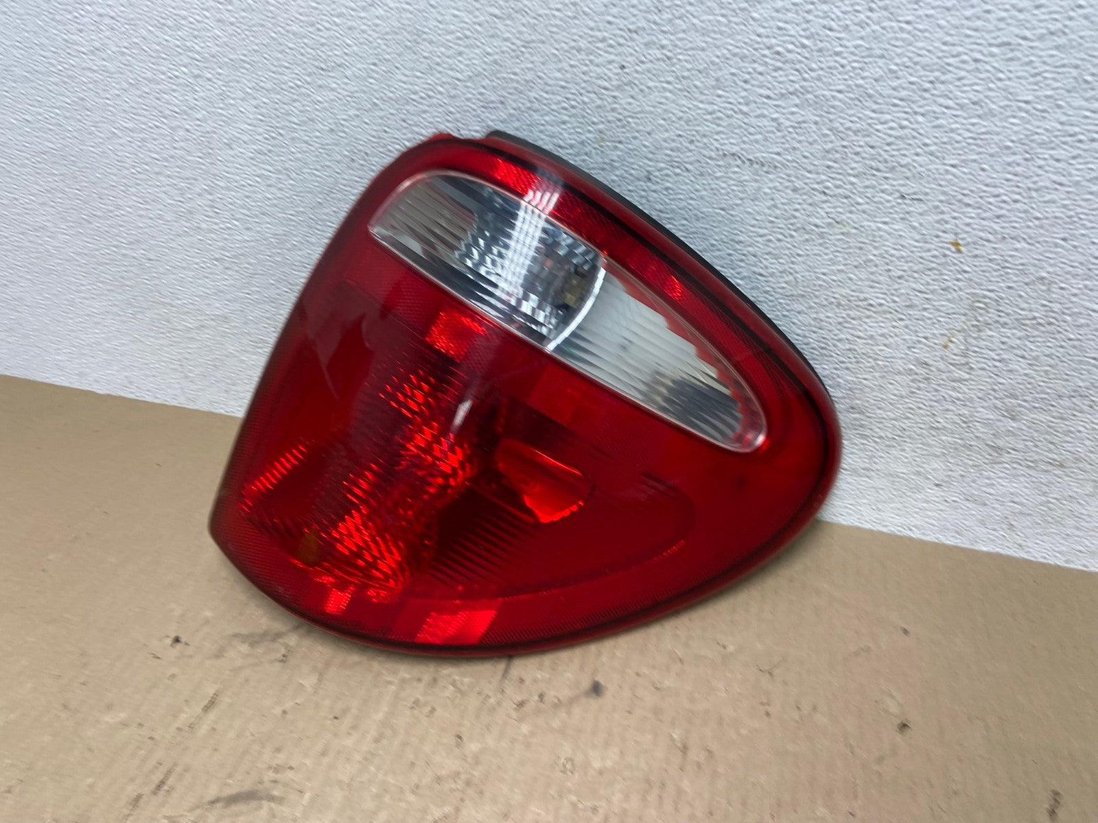 2001-2003 Dodge Grand Caravan Right Passenger RH Side Tail Light AE7107 LK1