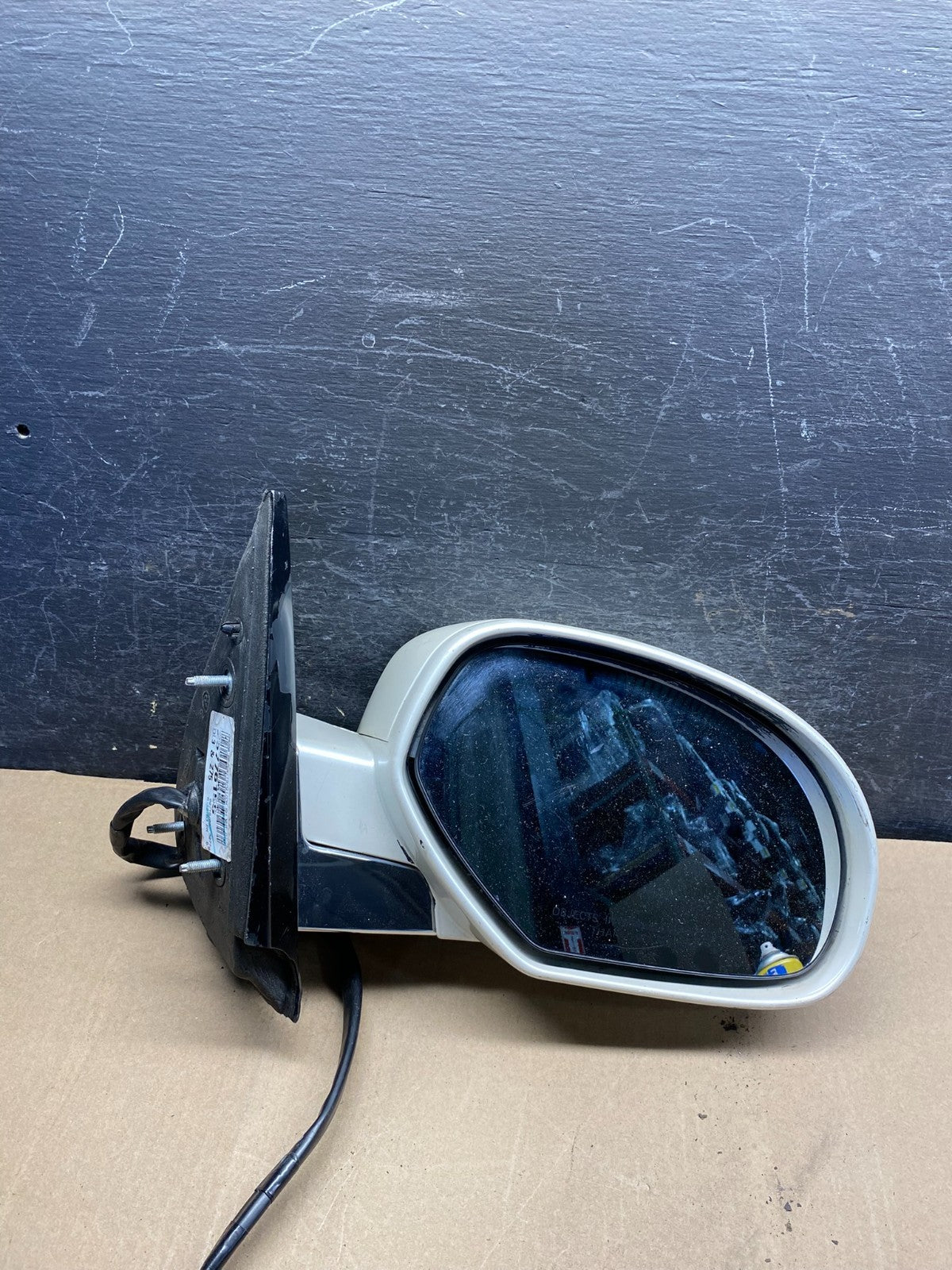 2007 - 2014 Cadillac Escalade Right Passenger View Door Mirror AI7437 DG9