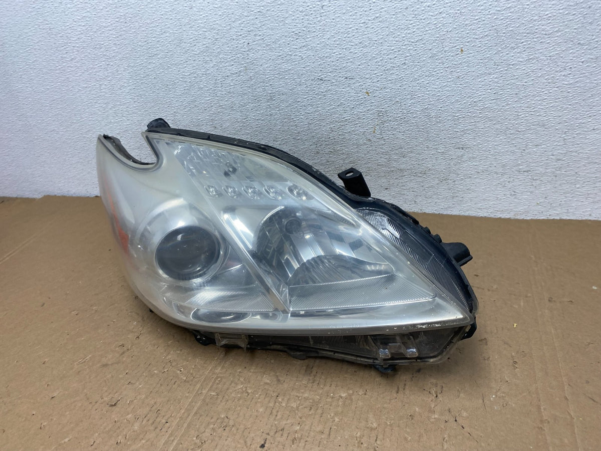 2010 - 2011 Toyota Prius Right Passenger Rh Halogen Headlight AD8124 DW1