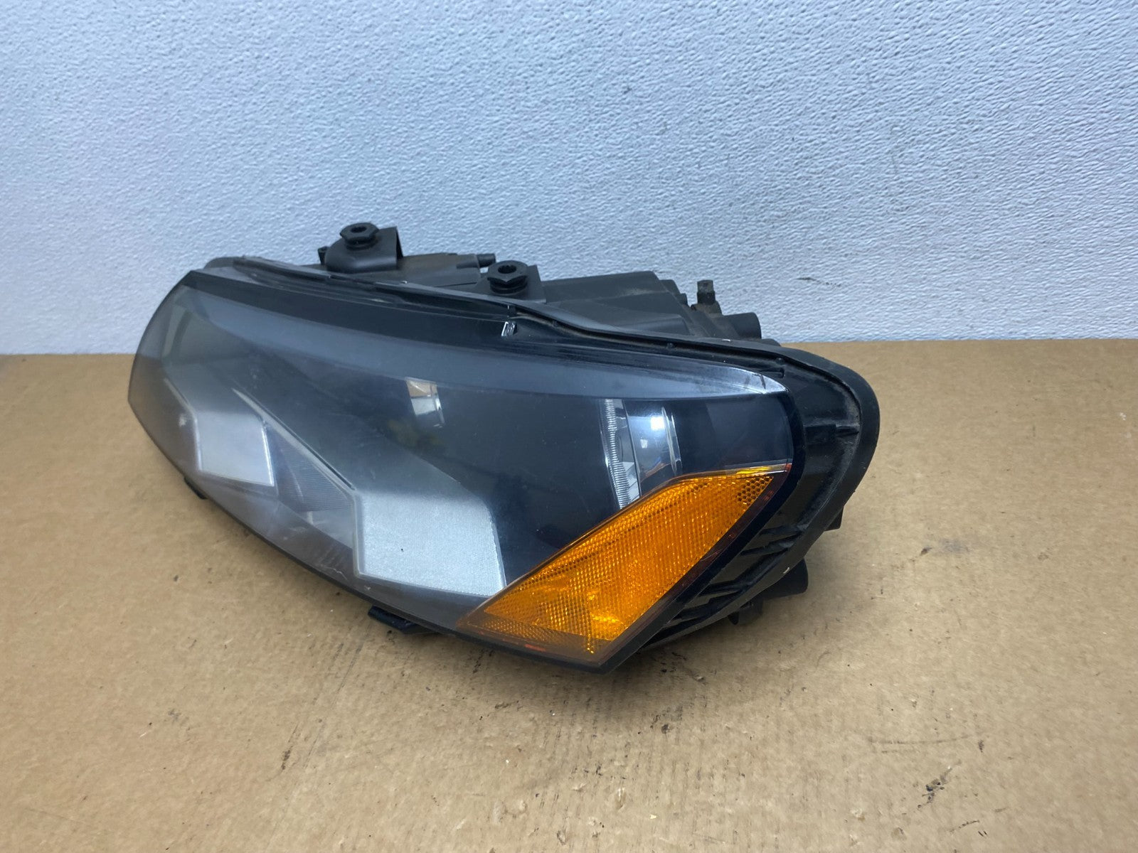 2012-2015 Volkswagen Passat Left Driver LH Side Halogen Headlight OEM AC1812 DW1