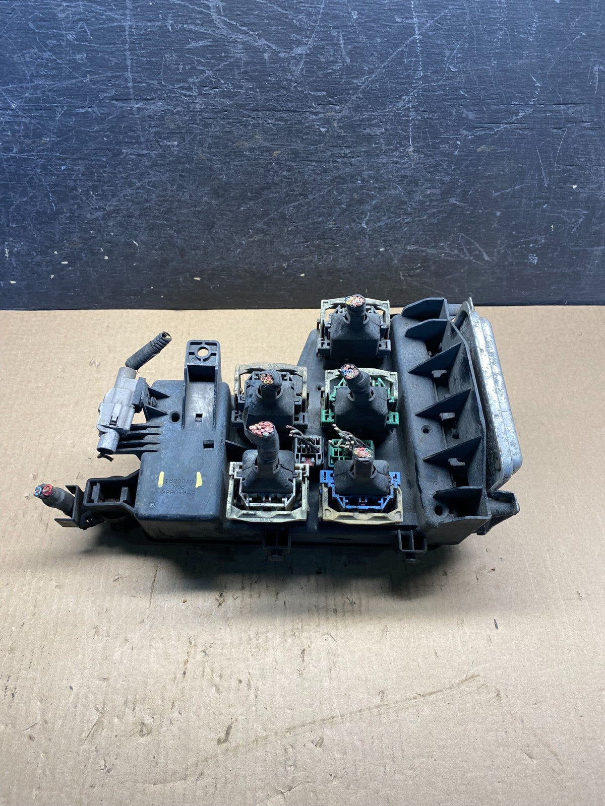2002 to 2005 Dodge Ram Truck Fuse Box Power Distribution Center AH46550