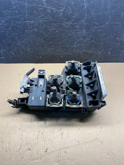 2002 to 2005 Dodge Ram Truck Fuse Box Power Distribution Center AH46550