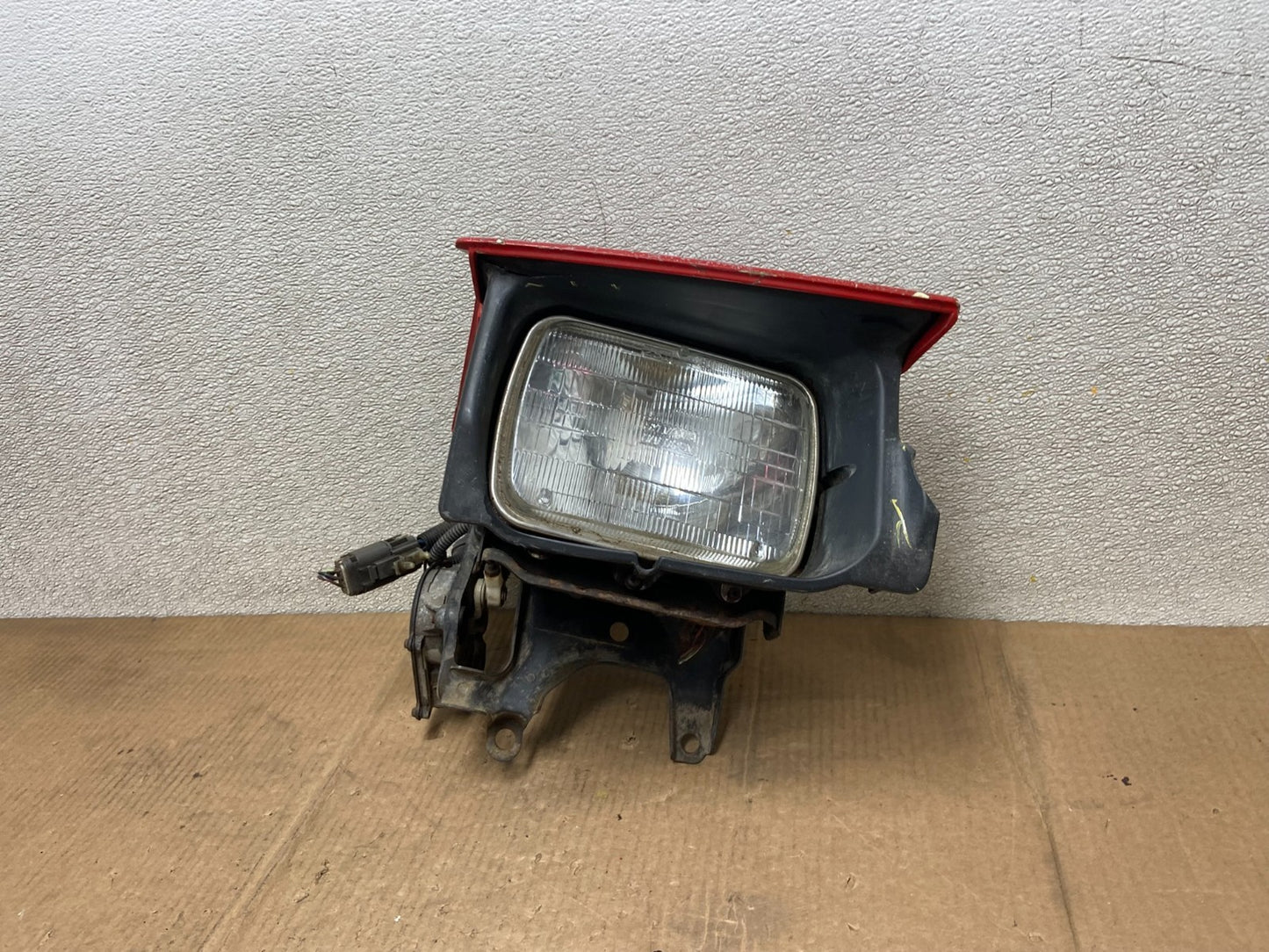 1987 to 1990 Nissan Pulsar Right Passenger Side Headlight AA64710