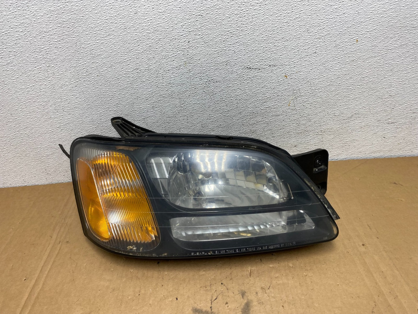 2001 to 2004 Subaru Legacy Outback Right Passenger Rh Headlight AD2750 DW0