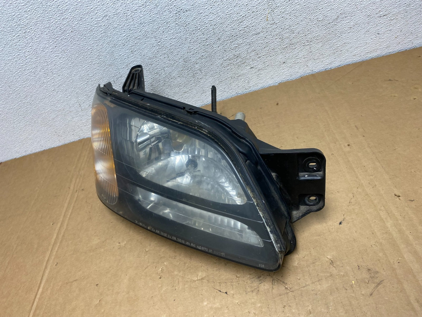2001 to 2004 Subaru Legacy Outback Right Passenger Rh Headlight AD2750 DW1
