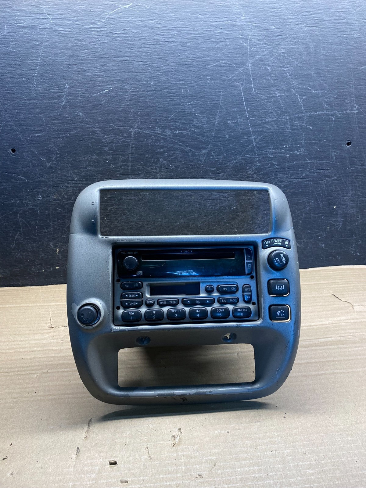 2001 - 2004 Ford Explorer Radio CD Player AM/FM ah9927 DG0