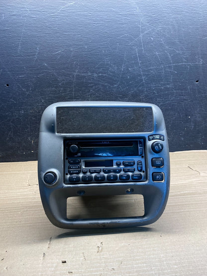 2001 - 2004 Ford Explorer Radio CD Player AM/FM ah9927 DG0