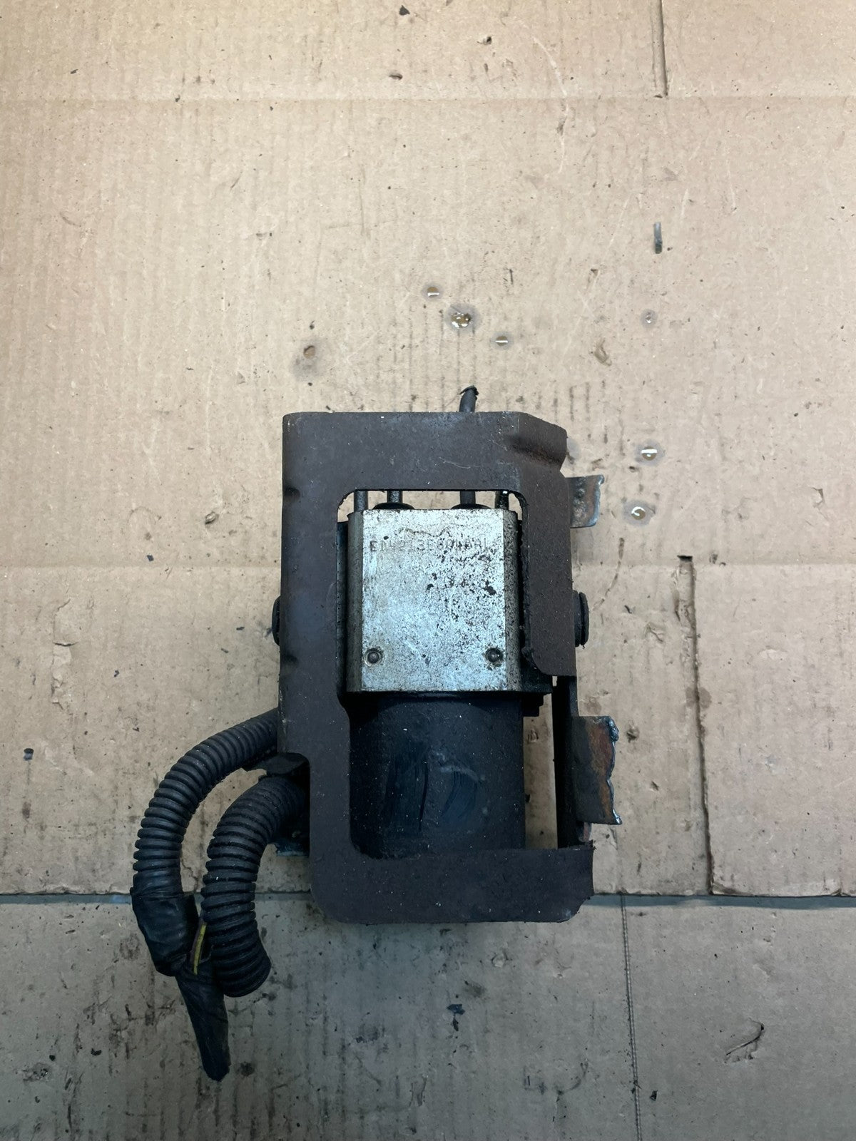 2004-07 Chevrolet Express ABS Pump Control OEM 13567136 Module v9085 DG2