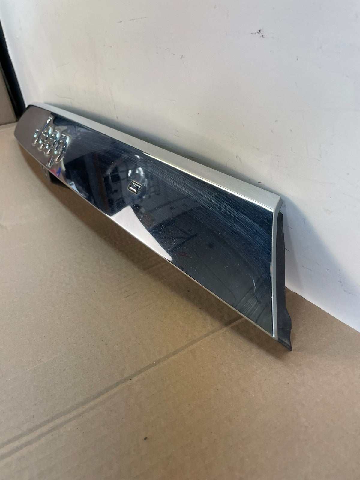2011-2013 Jeep Grand Cherokee Liftgate Garnish Molding Trim W/ Camera ah6449 DG1