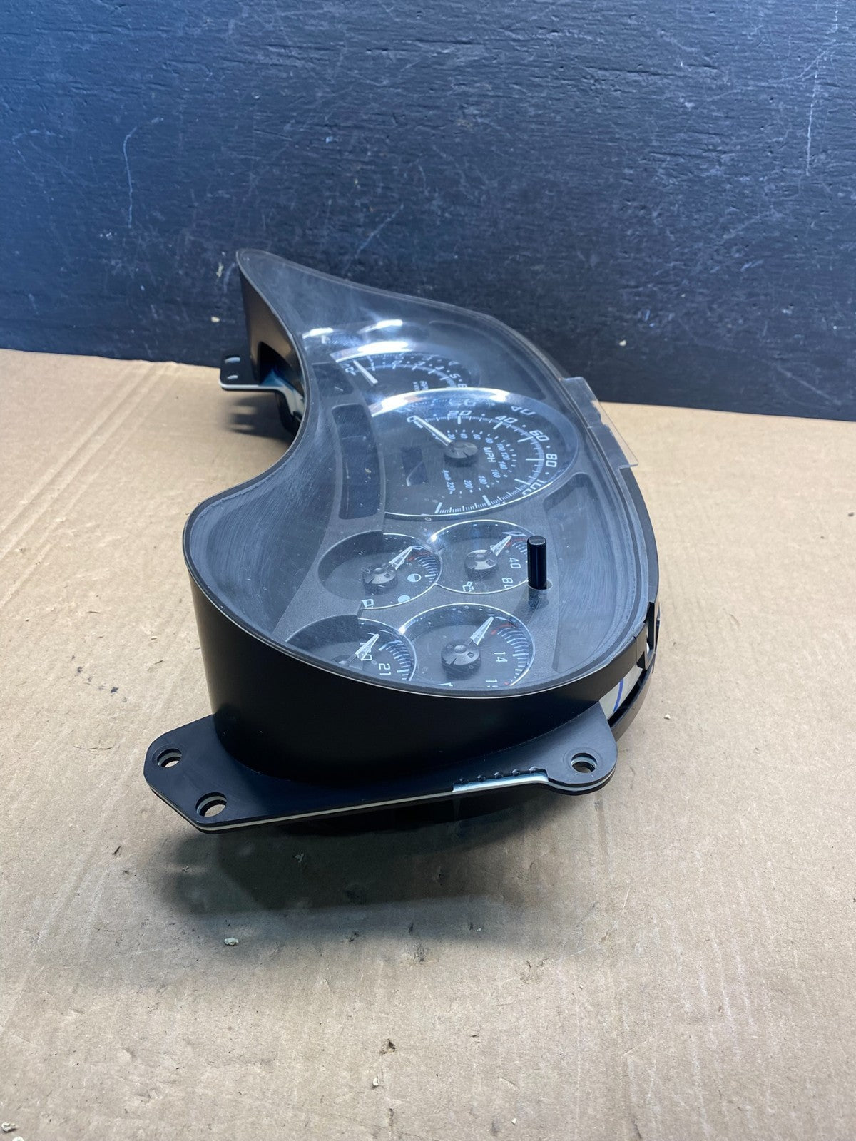 2003 to 2006 Cadillac Escalade Instrument Speedometer Cluster Gauge AE7575 DG2