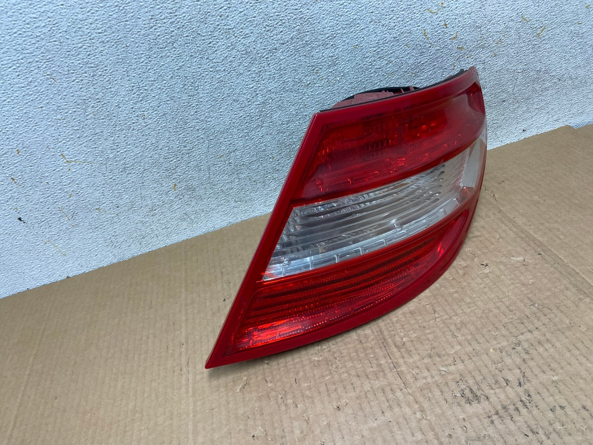 2008 2009 2010 2011 Mercedes C-Class Right Passenger Tail Light AI6538 LK2