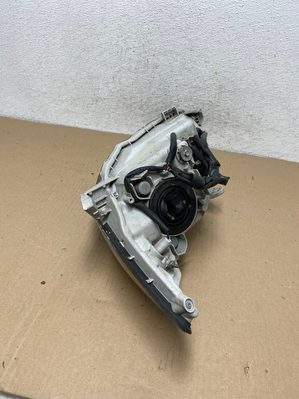 2005 to 2006 Toyota Camry Right Passenger RH Halogen Headlight AF3040 LK7