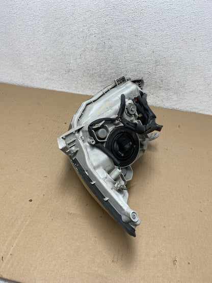 2005 to 2006 Toyota Camry Right Passenger RH Halogen Headlight AF3040 LK7