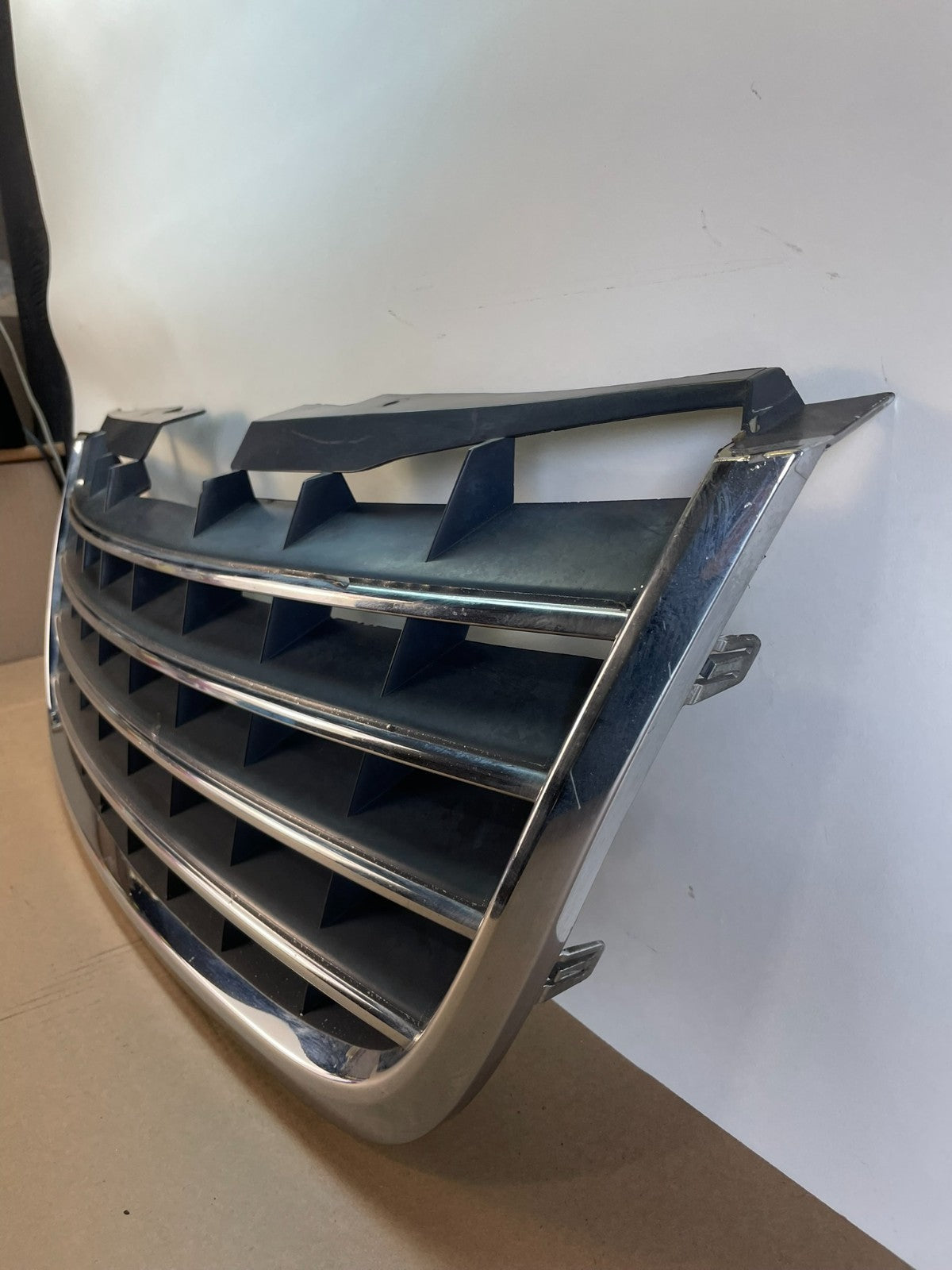 2008 to 2010 Chrysler Town & Country Front Upper Grill Grille AG0981 DG1