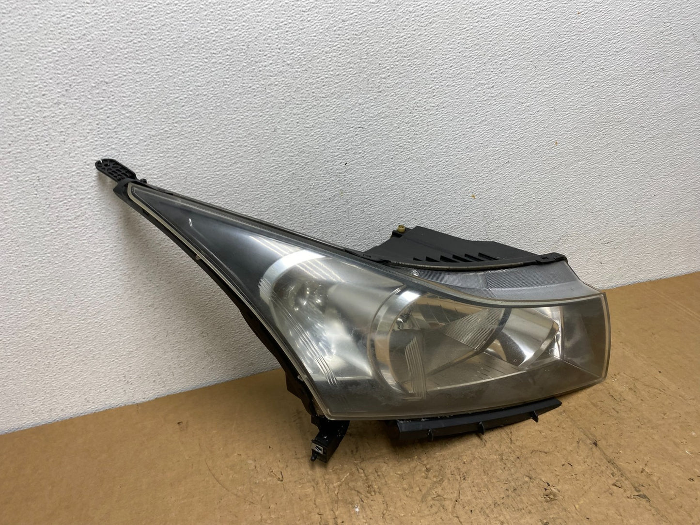 2011 to 2015 Chevrolet Cruze Halogen Right Passenger Rh Headlight AD0548 DW2