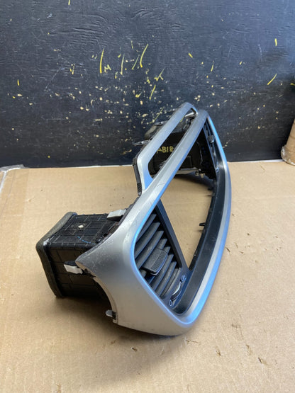 2016 - 2018 Kia Sorento Center Console Radio Air Vent Bezel Trim OEM  AB1895 DG1