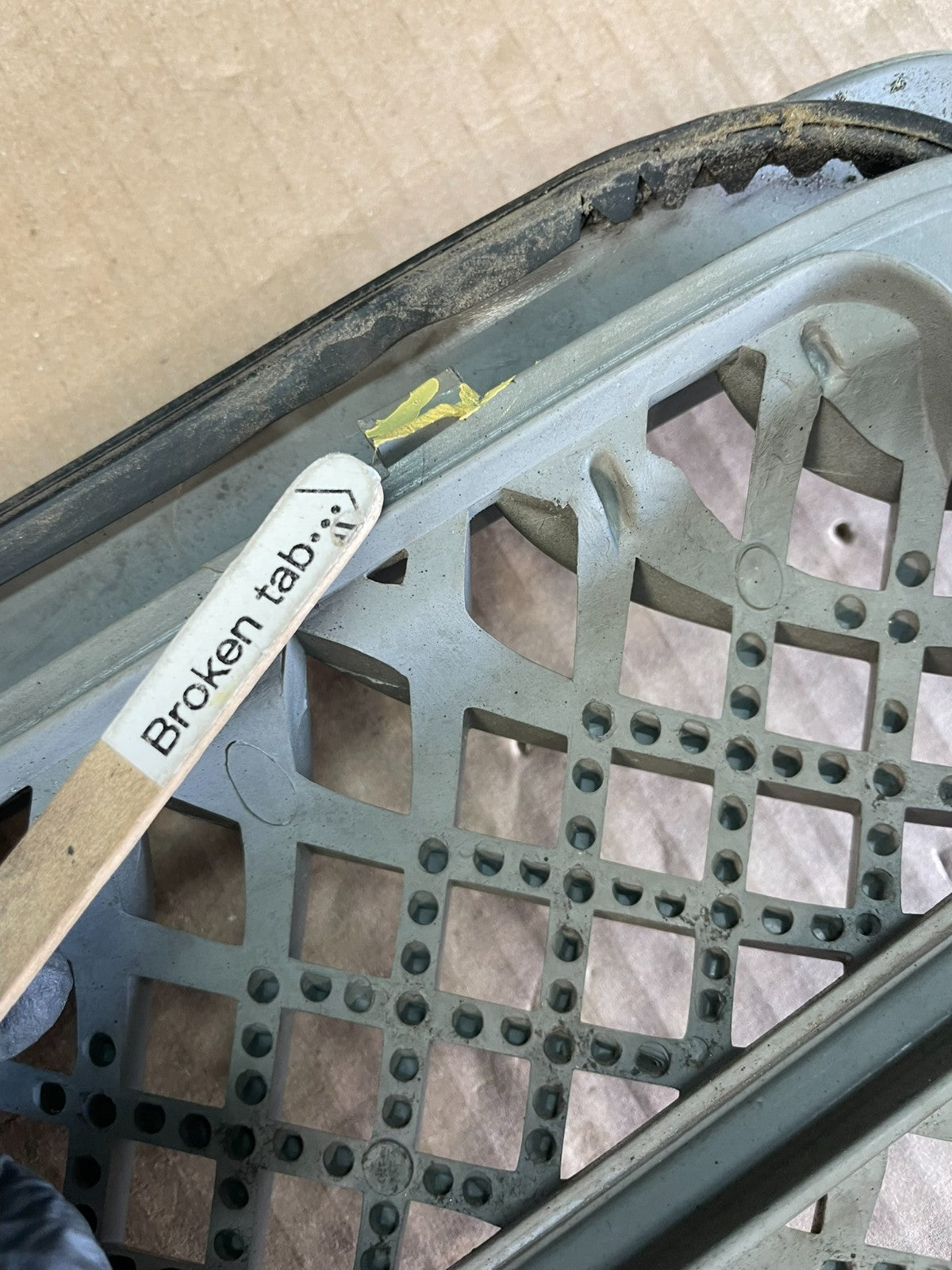 2004 to 2005 Kia Sedona Front Upper Grill Grille OEM AC2054 DG5