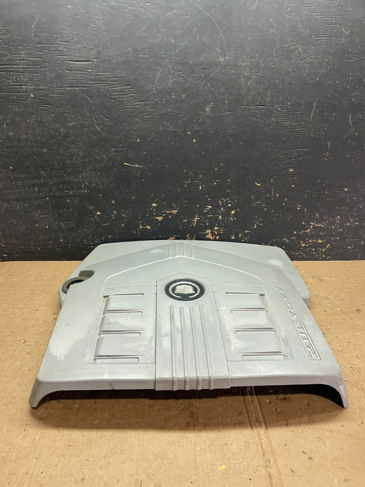 2004 to 2007  Cadillac CTS 2.8L Plastic Engine Cover Shield OEM z6021 DG4