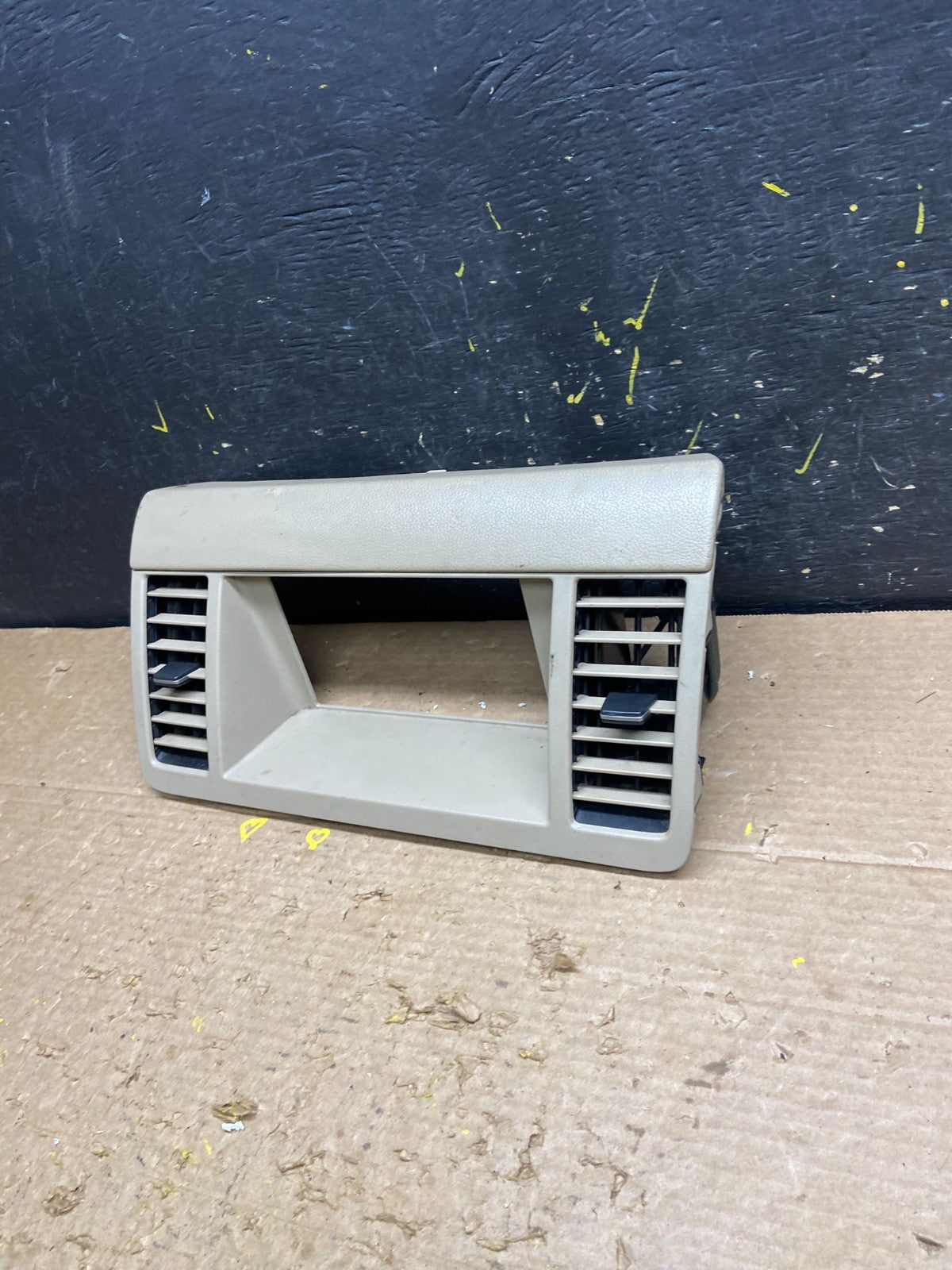 2003-2007 Nissan Murano Radio Center Console Display Bezel Air Vent OEM W6286 DG1