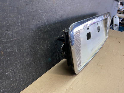 2003 - 2005 Hyundai Xg Trunk Lid Trim License Panel W Reverse Light i7414 DG2