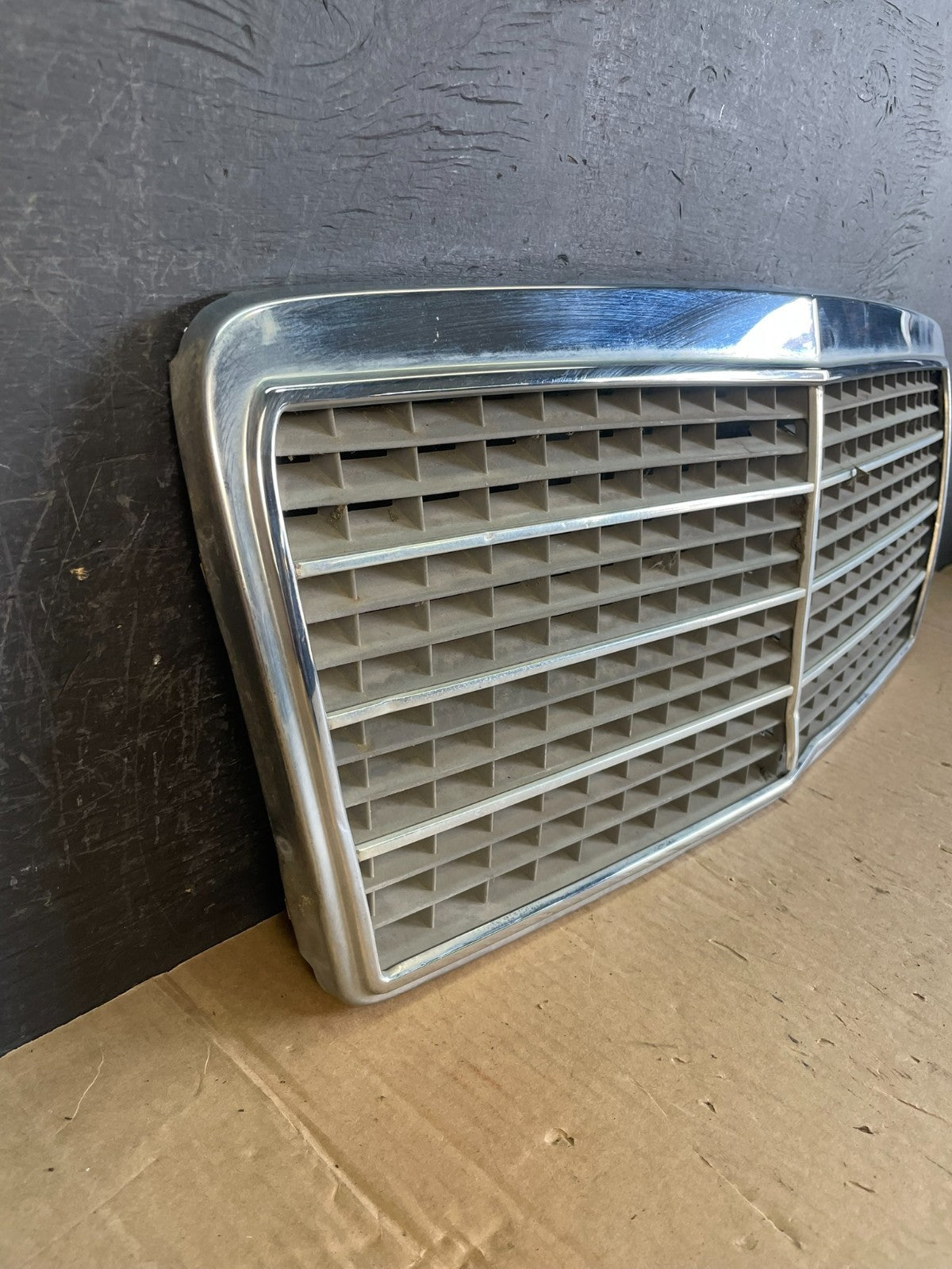 1994 to 1995 Mercedes Benz E-Class Front Upper Grill Grille AD57702