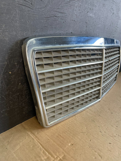 1994 to 1995 Mercedes Benz E-Class Front Upper Grill Grille AD57702