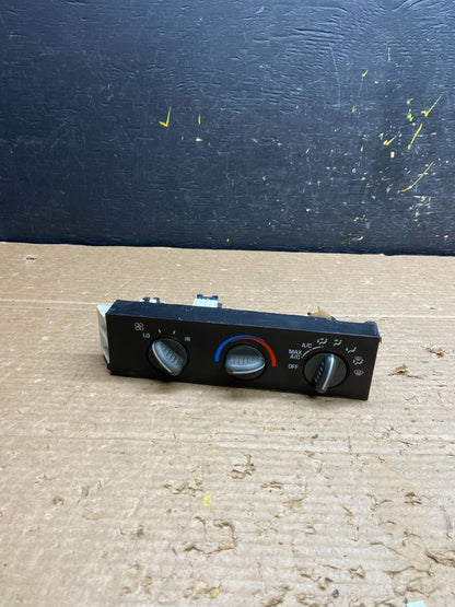 2001 - 2007 GMC Chevrolet Express 1500 Climate Control A/C W2046 DG0