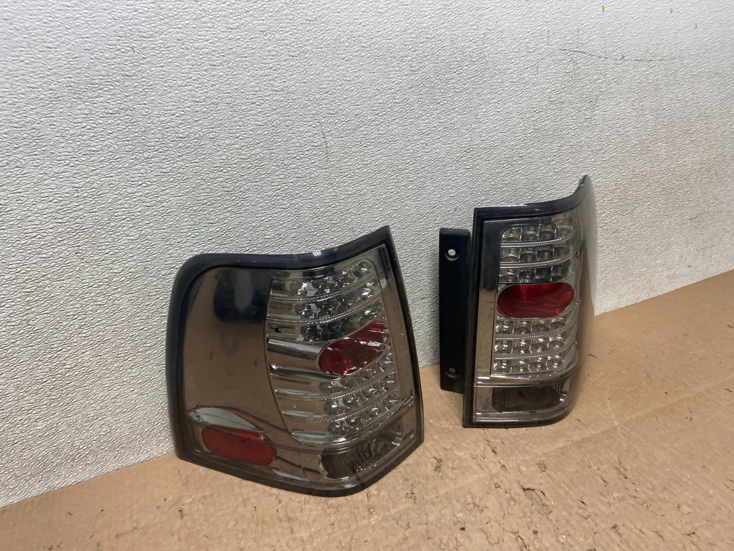 2007 - 2012 Ford Expedition Left + Right  Side Set Tail lights Y4985 PS2