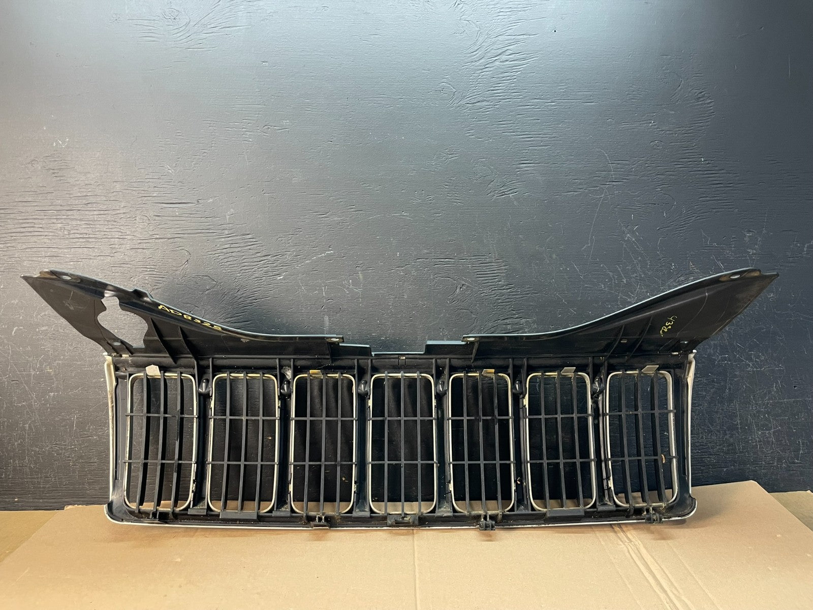 2005 to 2007 Jeep Grand Cherokee Front Upper Grill Grille AD8325 DG3