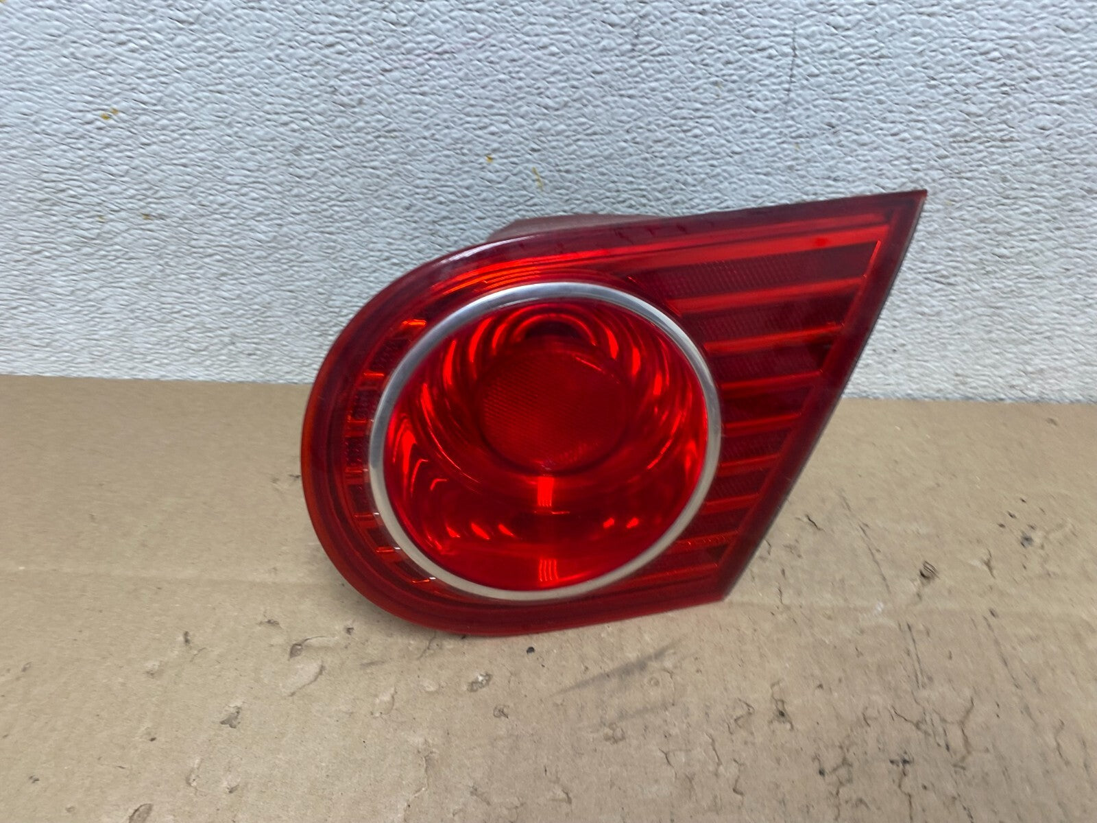 2004 2005 2006 Kia Amanti Right Passenger Side Tail Light Inner OEM J9118 KC0