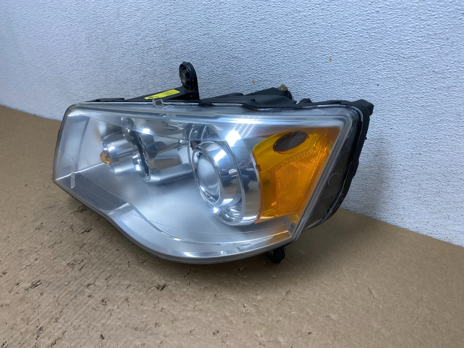 2008 to 2016 Chrysler Town and Country Left Driver LH Xenon Headlight AF8214 DW1