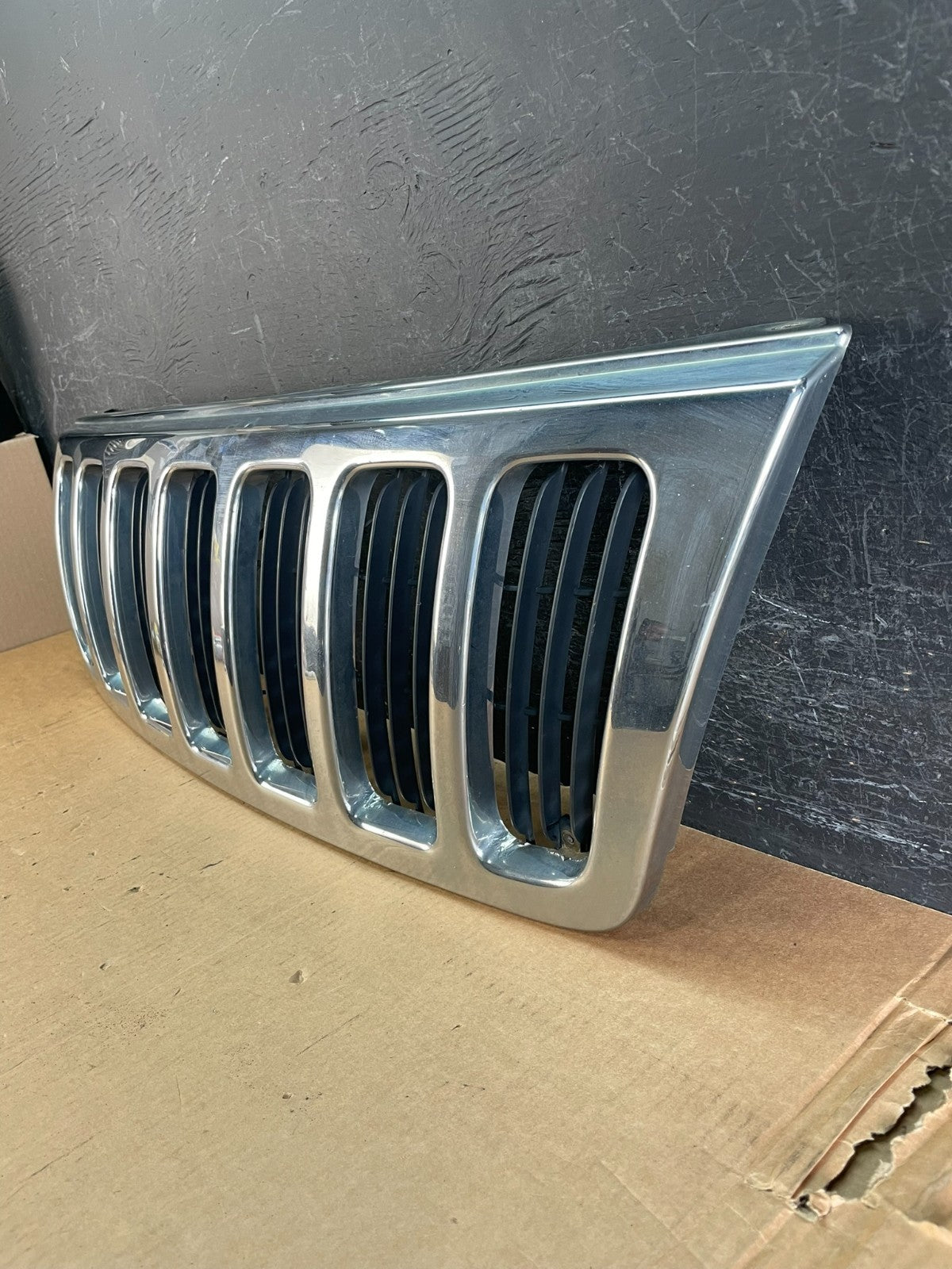 1999 to 2003 Jeep Grand Cherokee Front Upper Grill Grille AE8421 DW1