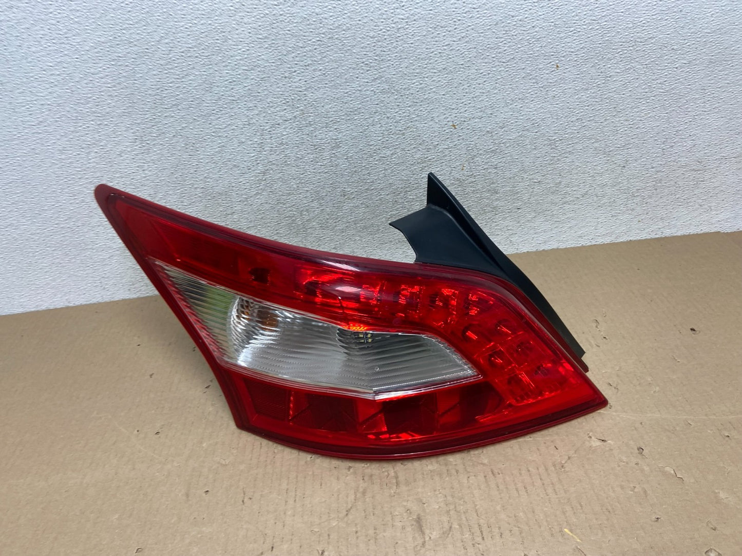 2009 2010 2011 Nissan Maxima Left Driver Lh Side Tail light AG5916 DW0