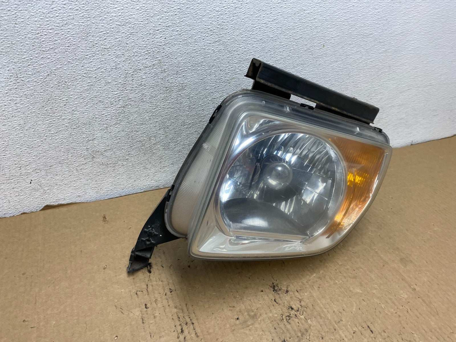 2003 to 2006 Honda Element Left Driver Lh Side Headlight AG2180 DW2