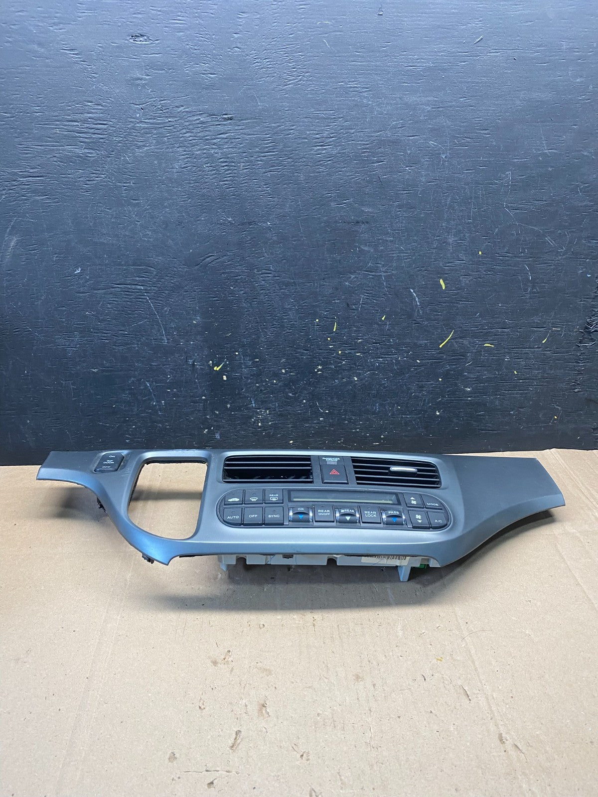 2005 to 2010 Honda Odyssey  Radio Climate Control Dash Trim Bezel R8774 DG3