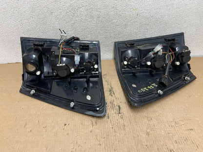 2005-2006 Jeep Grand Cherokee Left+Right Set Black LED Tail Lights AH1134 DG7