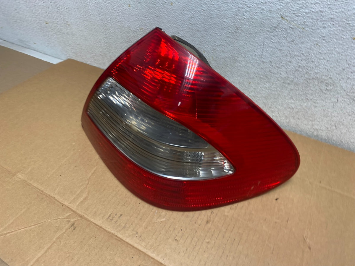 No led 2007 - 2009 Mercedes E E320 E500 Sedan Right Tail Light M05861